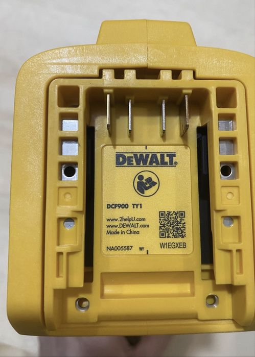 Акумуляторний ударний гайковерт 18V XR 1/2" 1396Nm  DeWALT DCF900 нове