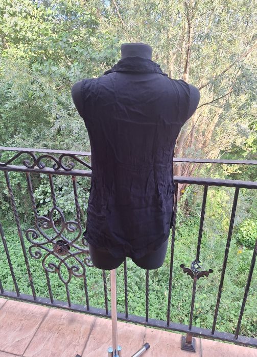 Czarna koszula damska bez rękawów lekko oversise marka F.O.L.I.A S 36