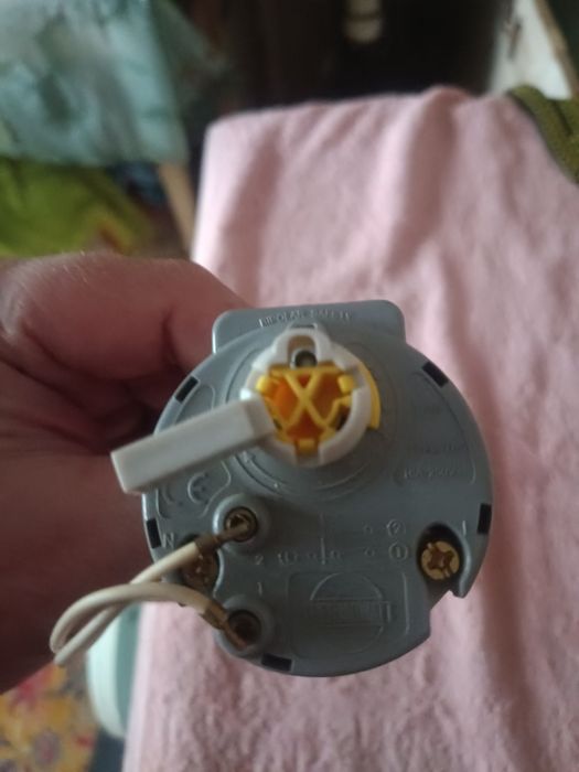 Термостат Thermowatt 16A 250V 65117956 для бойлера Ariston BLU1 R 80 V