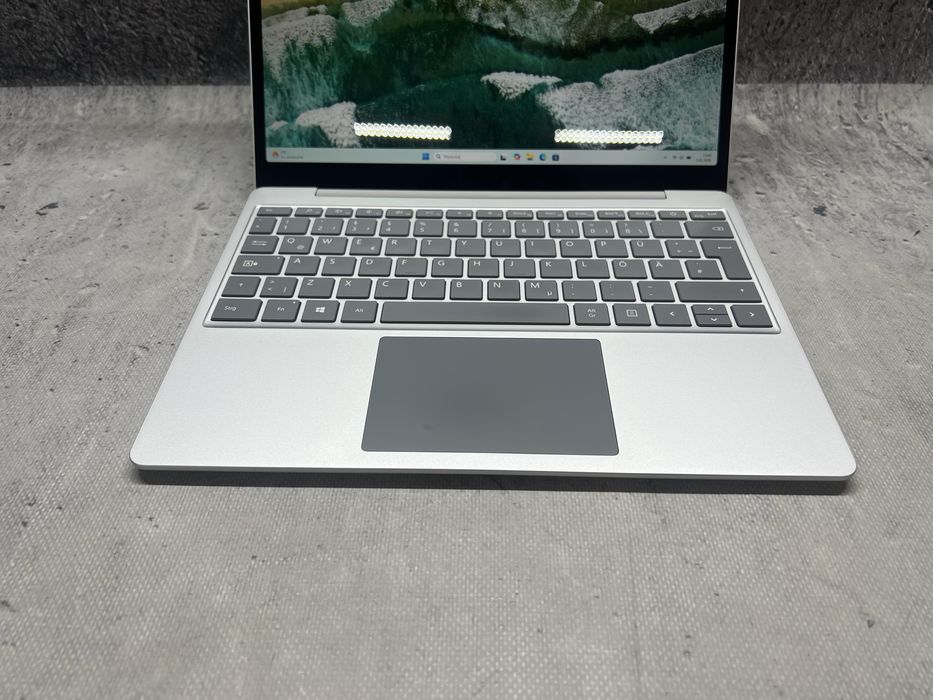Microsoft Surface Go / i5 1035G1 3.6G / 4GB DDR4 / 256SSD / 12.5 Touch