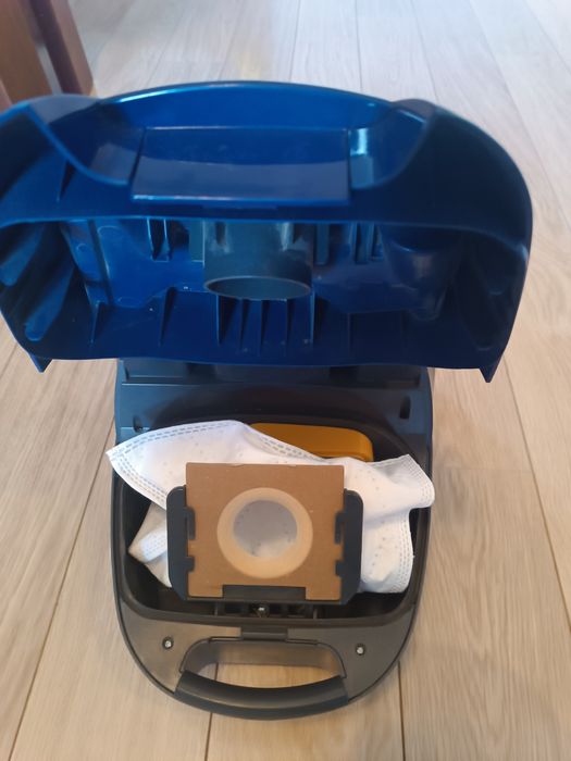 _._ Odkurzacz workowy Hoover Telios Exstra