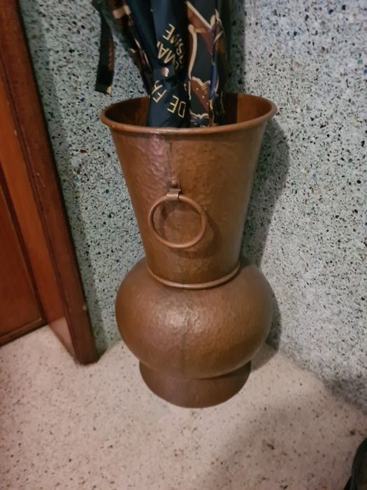 Suporte bengaleiro e guarda-chuvas em cobre