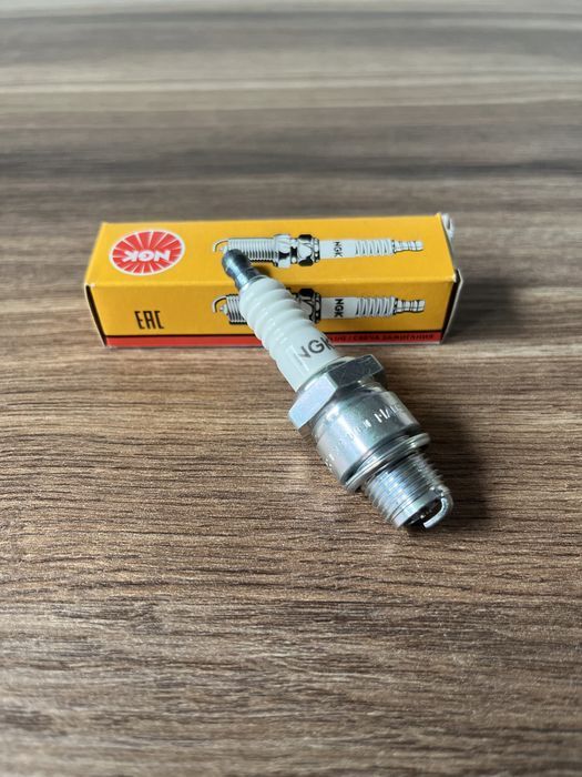 NOWA świeca NGK B8HS JAWA 50 OGAR 200 WSK 125 WSK 175 MZ SIMSON jawka