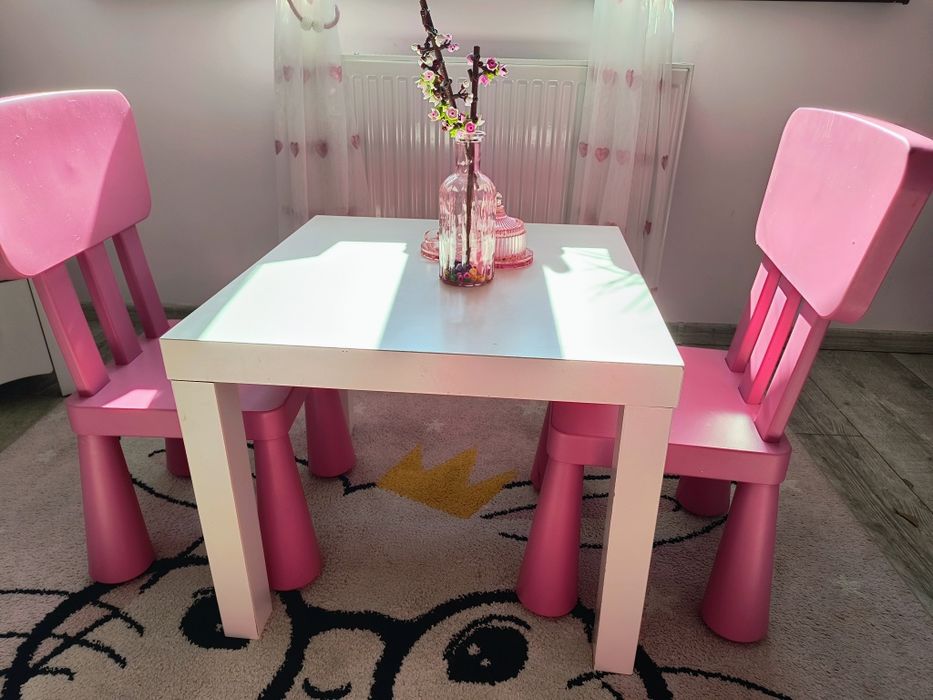 Stolik mamut Ikea plus krzesełka