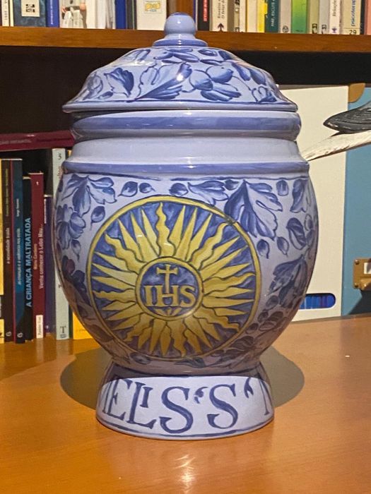 Potes de farmácia antiga (Cerâmica de Coimbra)