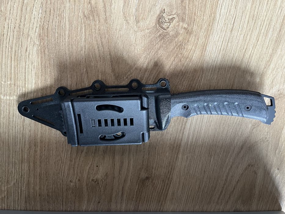 SOG Pillar Blackout nóż taktyczny