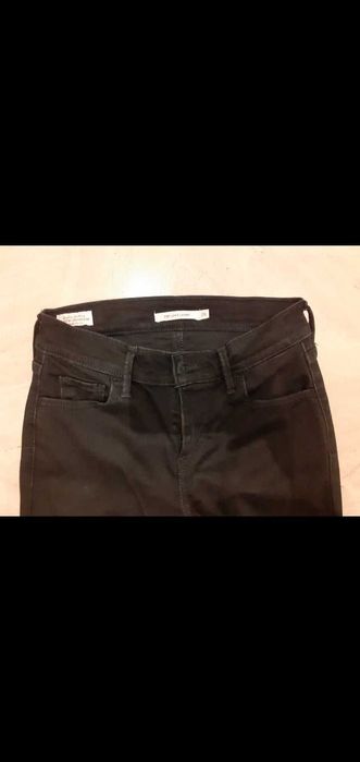 Calças pretas levis