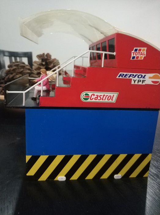 Box com bancada - SCX 1/32