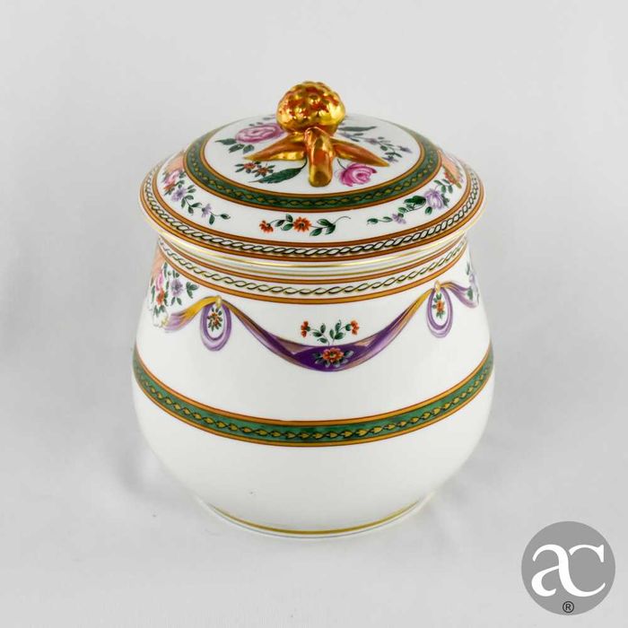 Cremeira grande com tampa em Porcelana Vidal Arte, pintada à mão