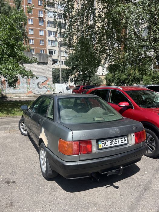 Ауді 80 b3.