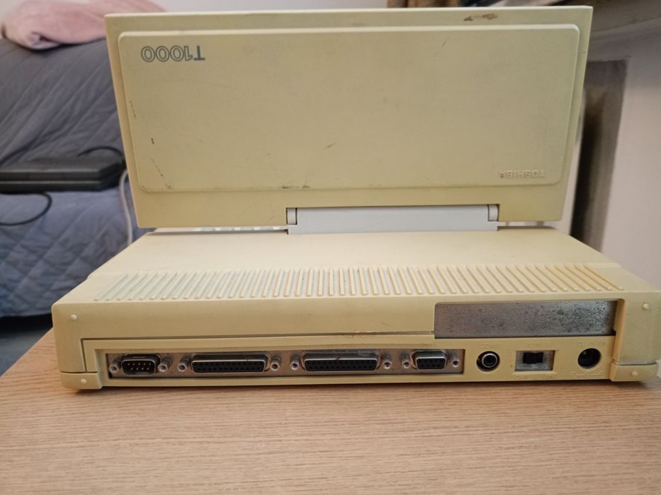 Toshiba T1000 laptop