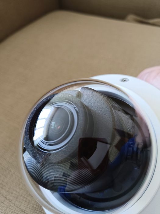 Відеокамера Uniview з моторизованим варифокальним об'єктивом 2,8-12