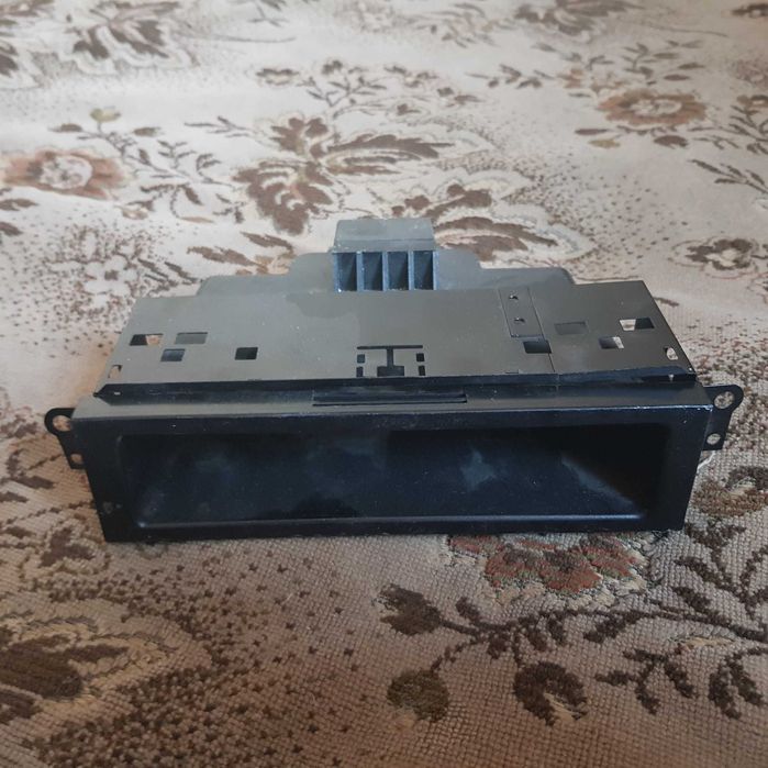 Держатель полки или автомагнитолы