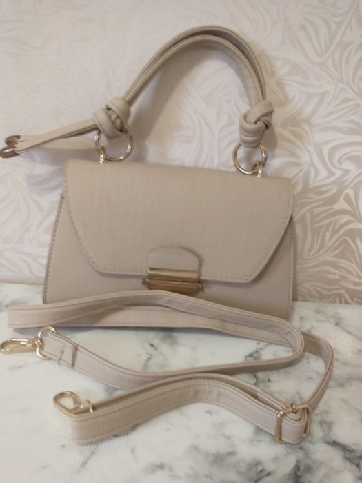 Жіноча сумочка бежевого кольору