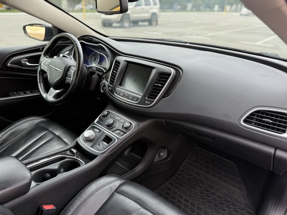 Продаж авто Chrysler 200C