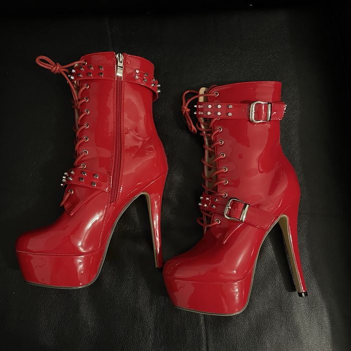 Нові лакові ботильйони на платформі та високому каблуці