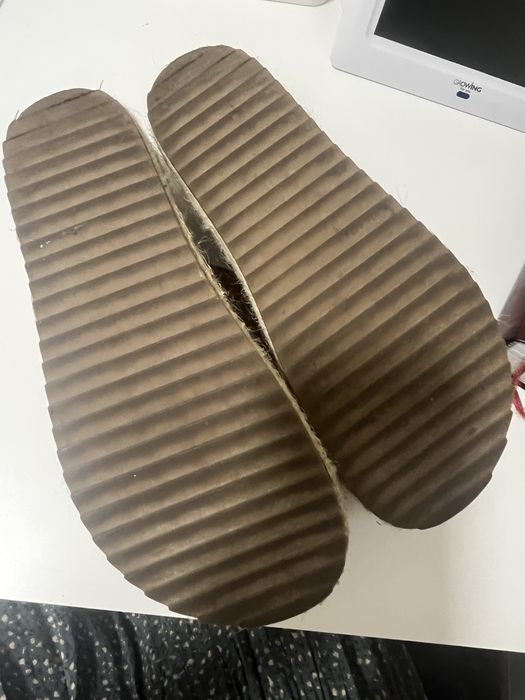 Chinelos bejes lefties
