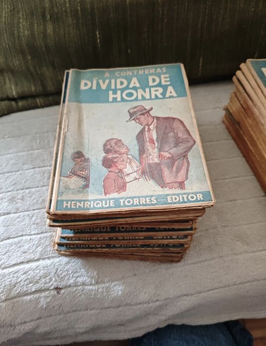 Coleção Antiga 39 Livros / Fascículos "Dívida de Honra" (Anos 30/40)