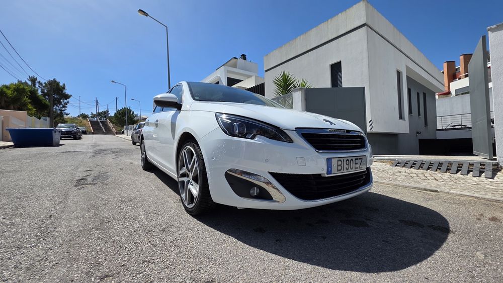 Peugeot 308 Hatchback 1.6 e-HDi Allure 115cv | CarPlay/Android Auto Wireless | Sem AdBlue | Teto Panorâmico