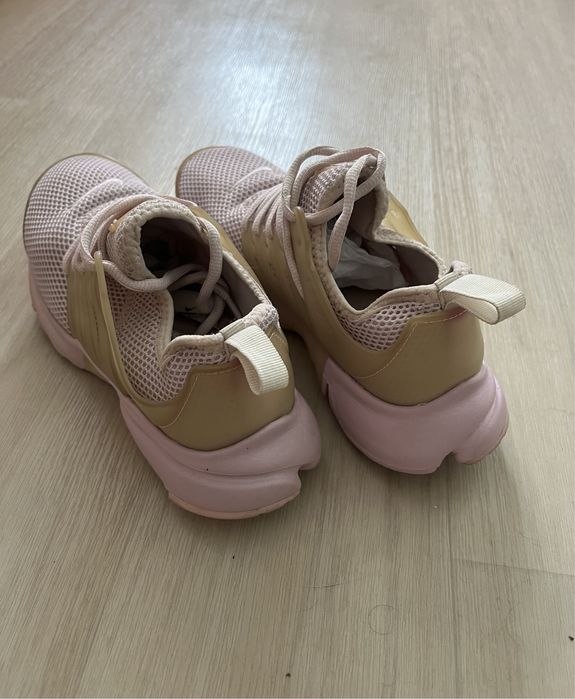 Кросівки жіночі Nike 38