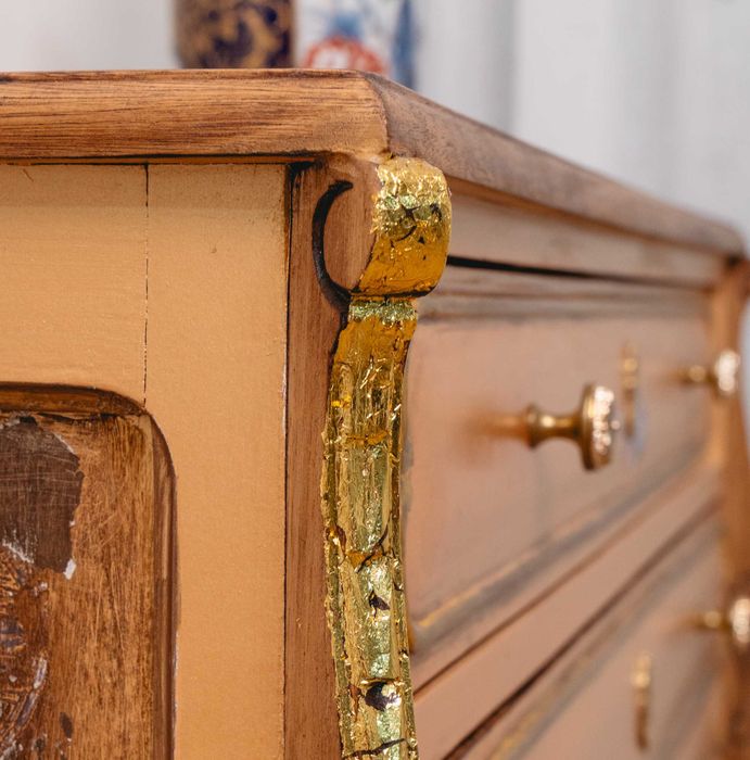 Cômoda Belle d’Or Dourada