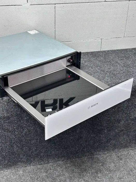 Підігрівач посуду bosch BIC630NW1