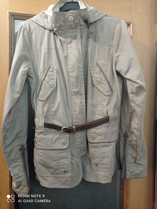 Massimo Dutti. Impermeável com cinto central em pele.

Em bom estado.