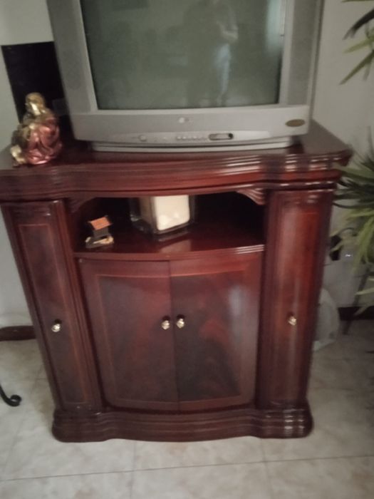 Móvel bar, televisão