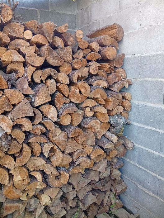 Vende-se lenha rachada! Eucalyptus and pinus wood to sell!