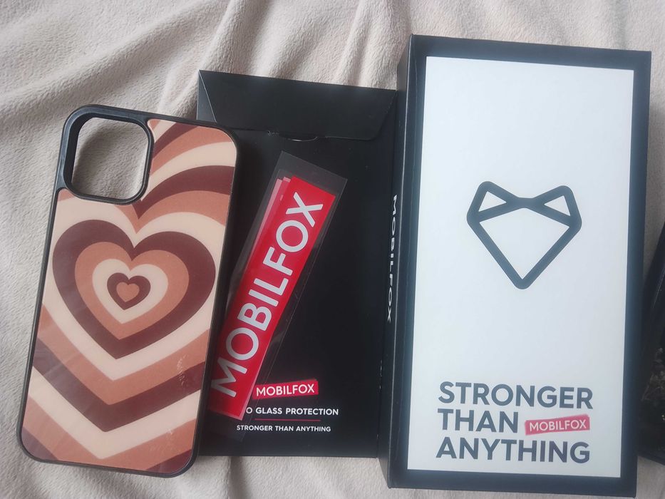 Mobilfox na iPhone etui, za jedna kosztuje 20, razem kosztują 40