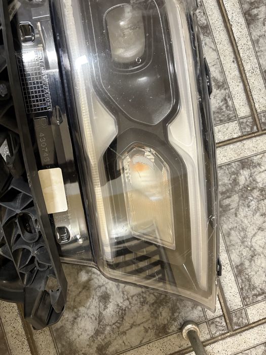 Dodge durango 21r lampa prawa