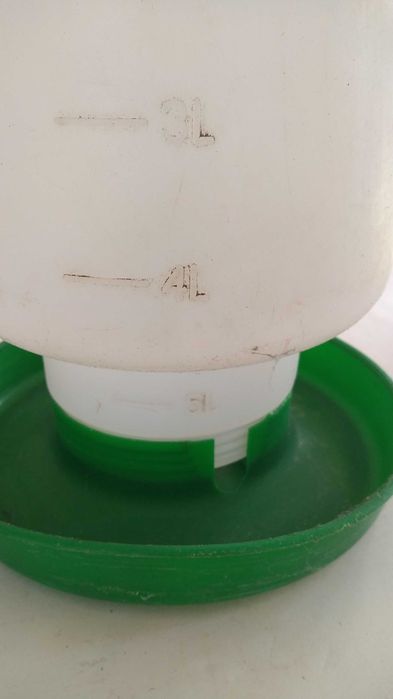 Bebedouro para aves de 4 lts