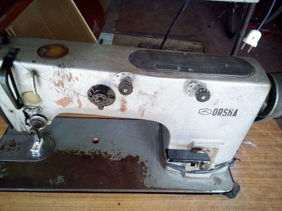 Продам швейную машинку