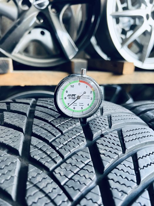 Шини Резина Зимові 245 40 18 Bridgestone Blizzak LM001 4шт