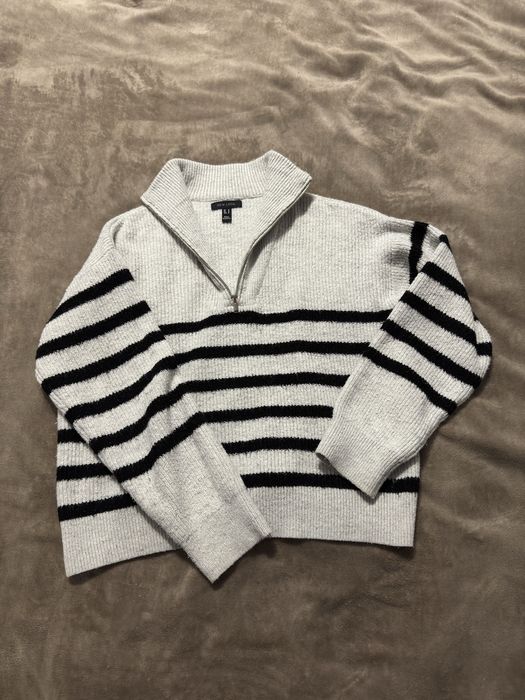 Свитер вязаный