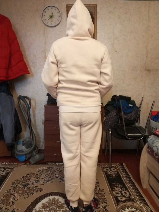 Костюм новый с бирками, тёплый ,цвет ваниль