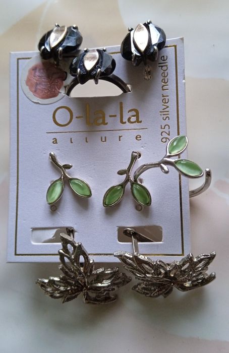 Бижутерия. Серьги с колечками и колье. в отличном состоянии.