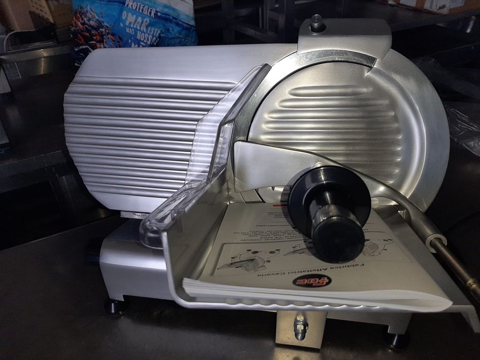 Slicer or cutter426022984242974721