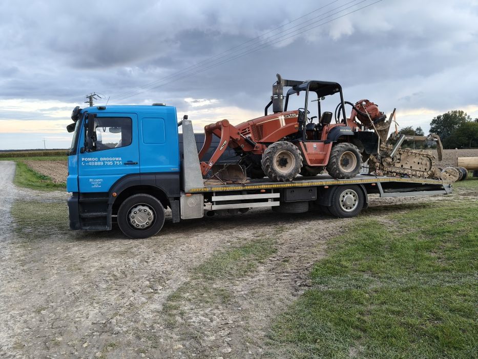 Transport maszyn ciągników holowanie pomoc drogowa  laweta