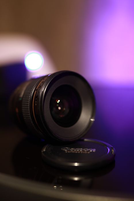 Обʼєктив Canon 20 mm 2.8