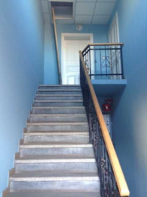 Продаж комерційної нерухомості (2 будівлі+територія)