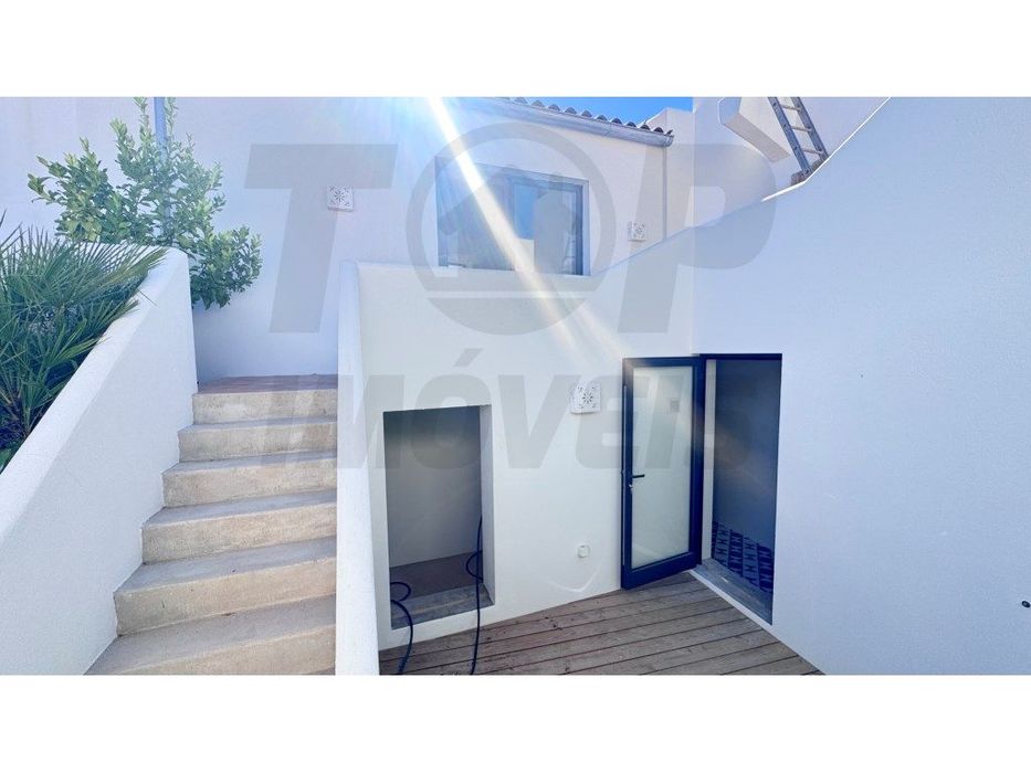 Moradia V2 reabilitada com vista para o mar - Centro Loulé - 630.000€
