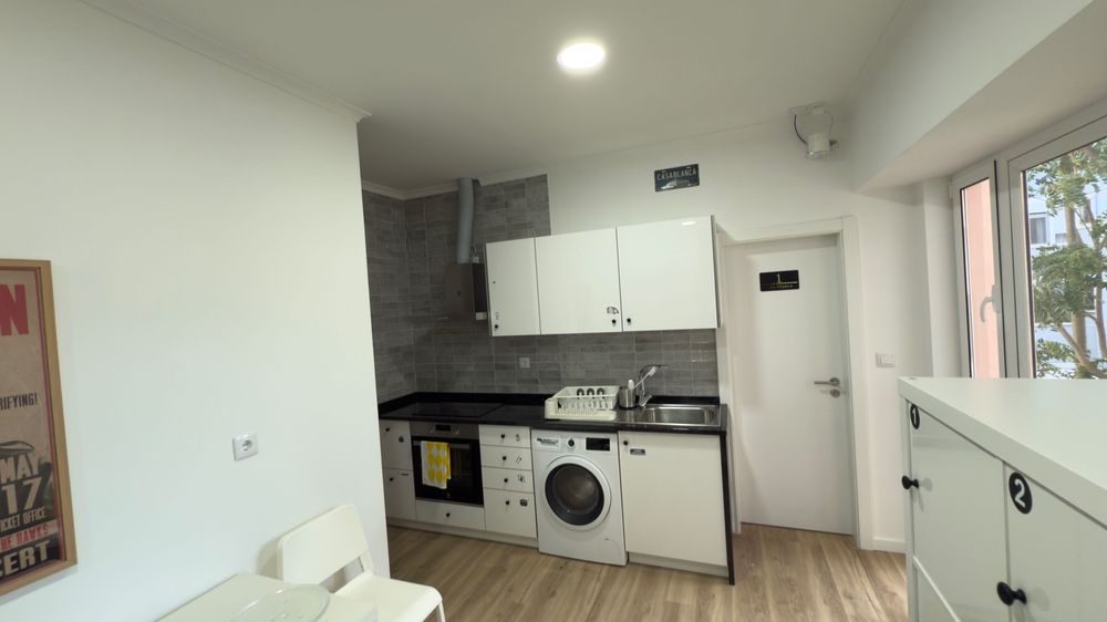 Quarto Individual | Algés | Contrato | Limpeza Semanal incluida