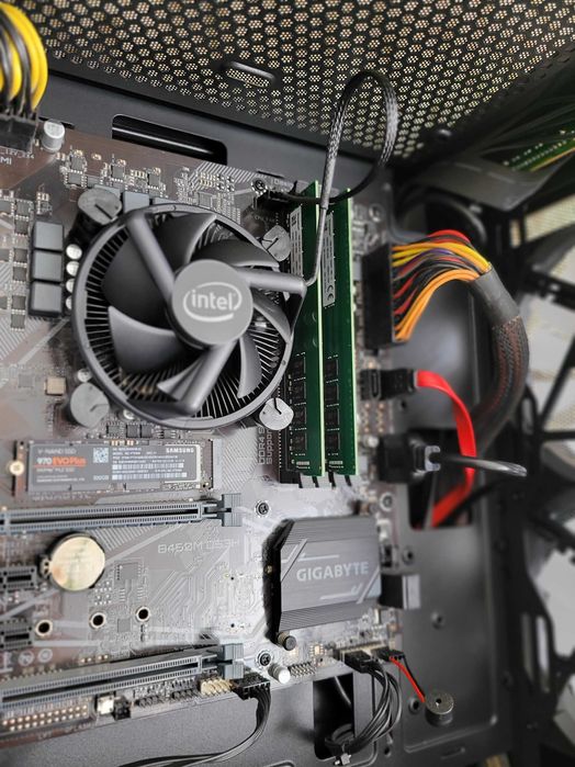 Komputer gamingowy i7 10700, Gigabyte B460M, SSD M.2, DDR4 32GB, W11