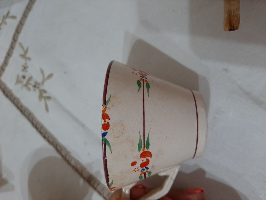 Várias chávenas antigas vintage da LUSITANIA