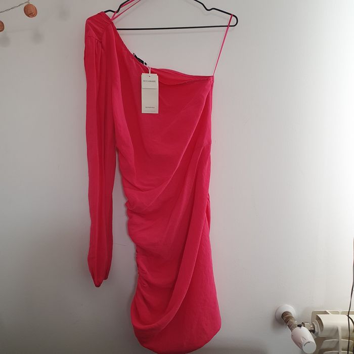 Nowa sukienka na jedno ramię Reserved 34