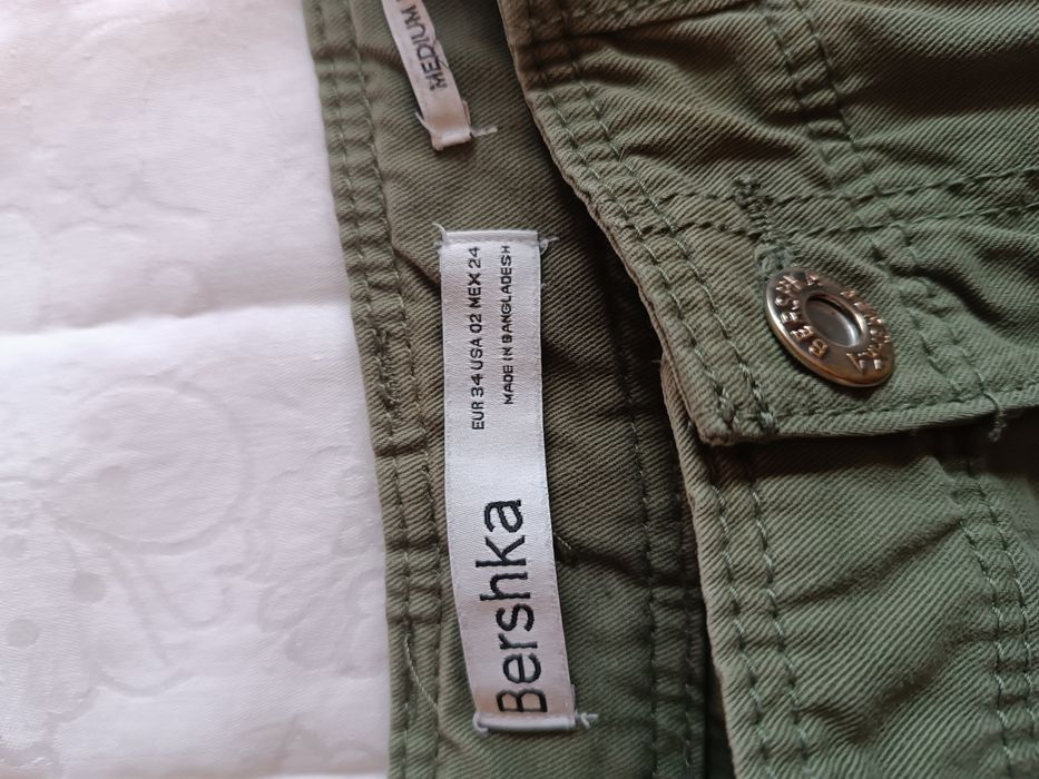 Spodnie bojówki  w kolorze khaki