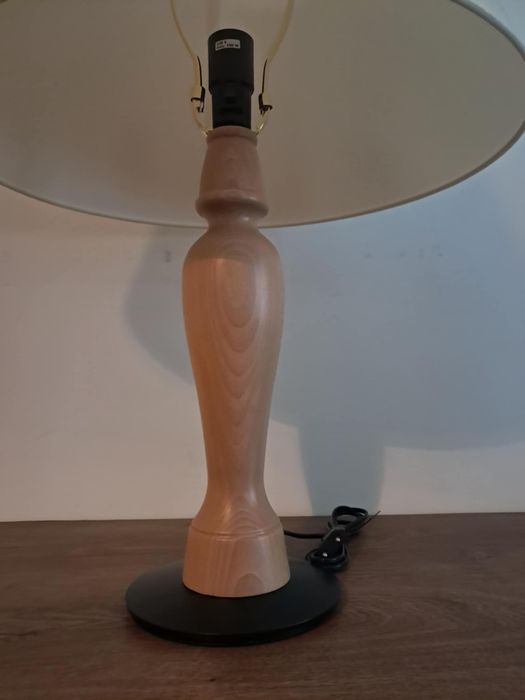 Lampka nocna lub na komodę