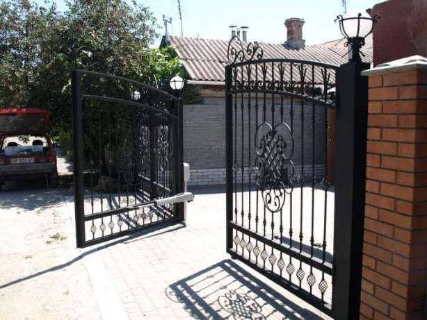 Ремонт і сервіс секційних воріт ,ролет і автоматики на ворота
