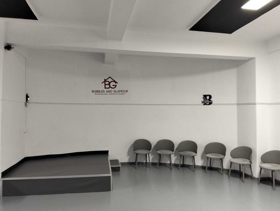 Aluga-se Espaço Multifuncional – Ideal para Eventos e Reuniões